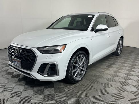 Used 2021 Audi Q5 e Prestige w/ Prestige Package AWD/4WD image 4