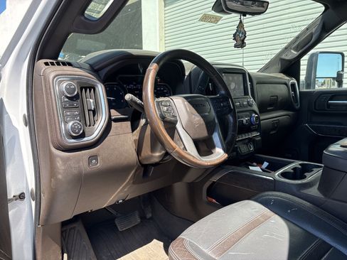 Used 2022 GMC Sierra 3500 Denali w/ Denali Ultimate Package AWD/4WD image 5