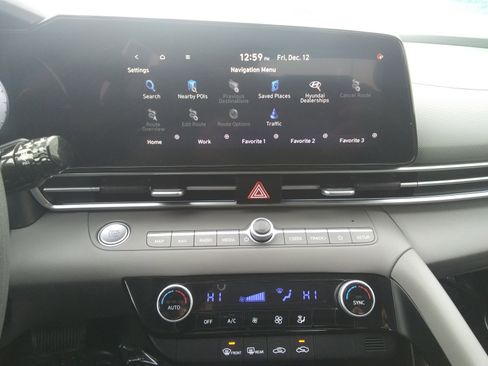 Used 2024 Hyundai Elantra SEL image 18