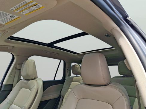 Used 2022 Lincoln Aviator AWD w/ Premium Package image 12