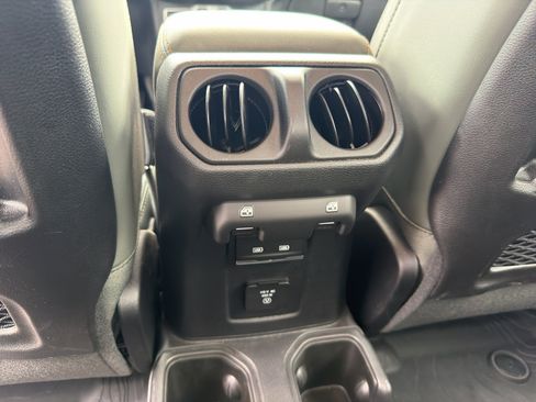 Used 2025 Jeep Gladiator Mojave AWD/4WD image 20