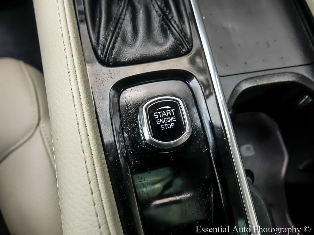 Used 2022 Volvo XC90 T5 Momentum AWD/4WD image 16