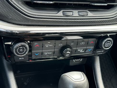 Used 2025 Jeep Compass Trailhawk AWD/4WD image 19