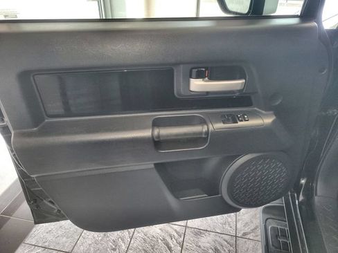 Used 2013 Toyota FJ Cruiser 4WD w/ Upgrade Pkg image 13