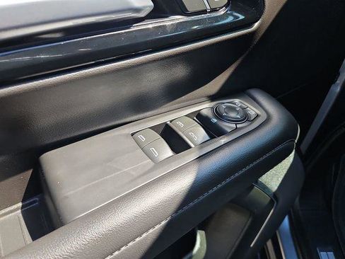 Used 2025 Chevrolet Tahoe LT AWD/4WD image 23