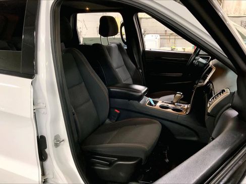 Used 2016 Jeep Grand Cherokee Laredo 75th Anniversary image 8