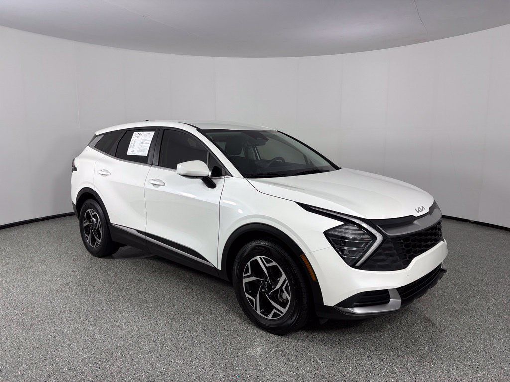 Used 2025 Kia Sportage LX FWD image 9