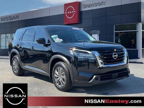 Certified 2024 Nissan Pathfinder S FWD image 1