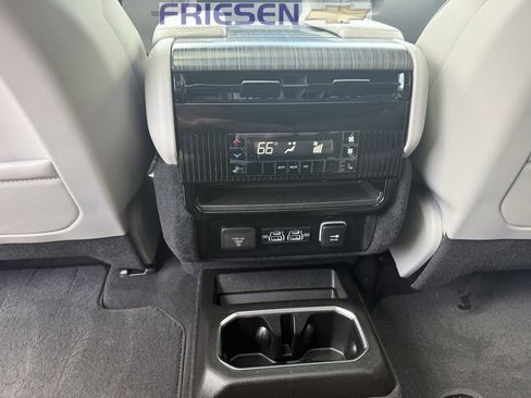 Used 2023 Jeep Wagoneer L Series III w/ Premium Group I image 24