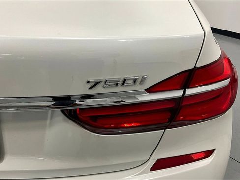 Used 2019 BMW 750i xDrive w/ Executive Package image 41