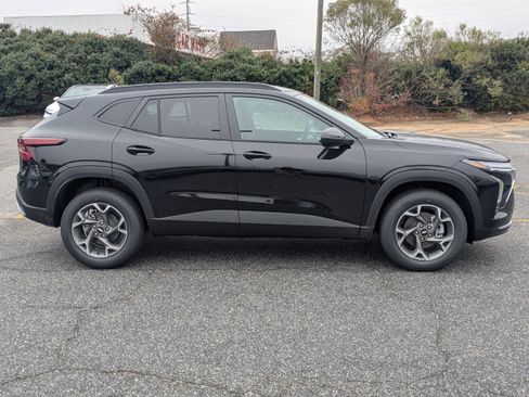 New 2026 Chevrolet Trax LT image 3