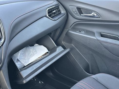 Used 2023 Chevrolet Equinox RS image 31