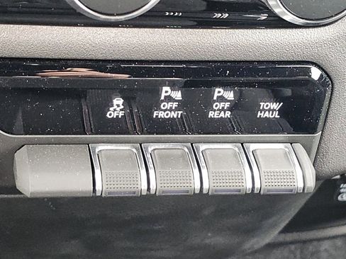 Used 2025 RAM 1500 Big Horn AWD/4WD image 13