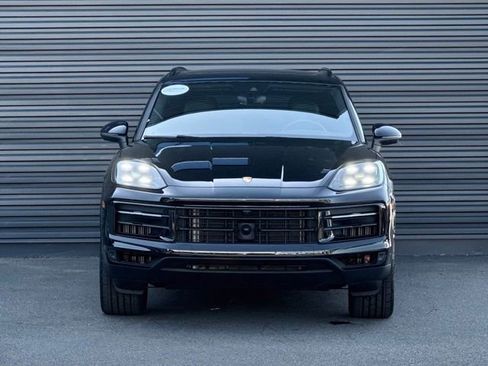 Certified 2024 Porsche Cayenne AWD/4WD image 10