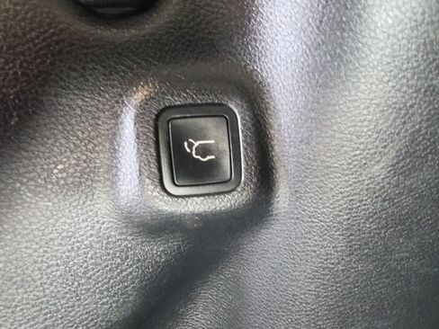 Used 2018 Jeep Compass Latitude w/ Popular Equipment Group FWD image 29