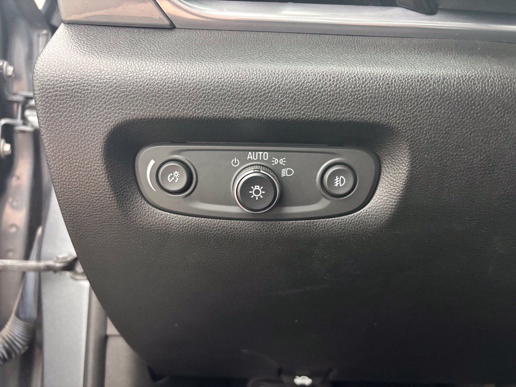 Used 2019 Chevrolet Traverse LT FWD image 28