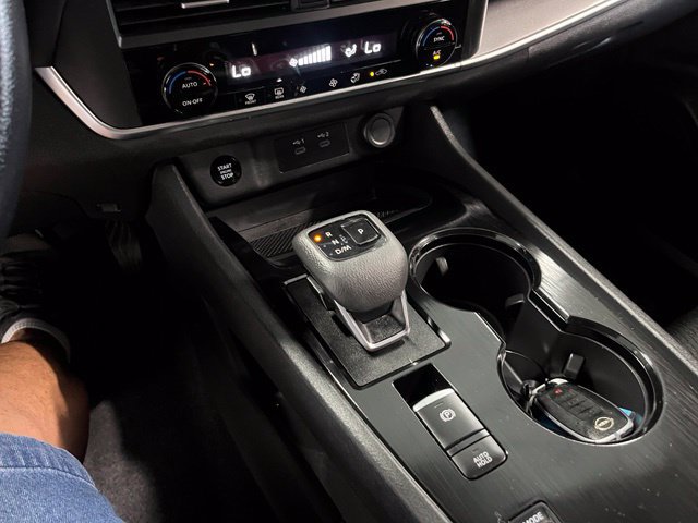 Used 2024 Nissan Rogue SV FWD image 30