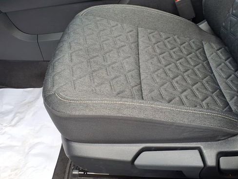 Used 2025 Nissan Kicks SV FWD image 7