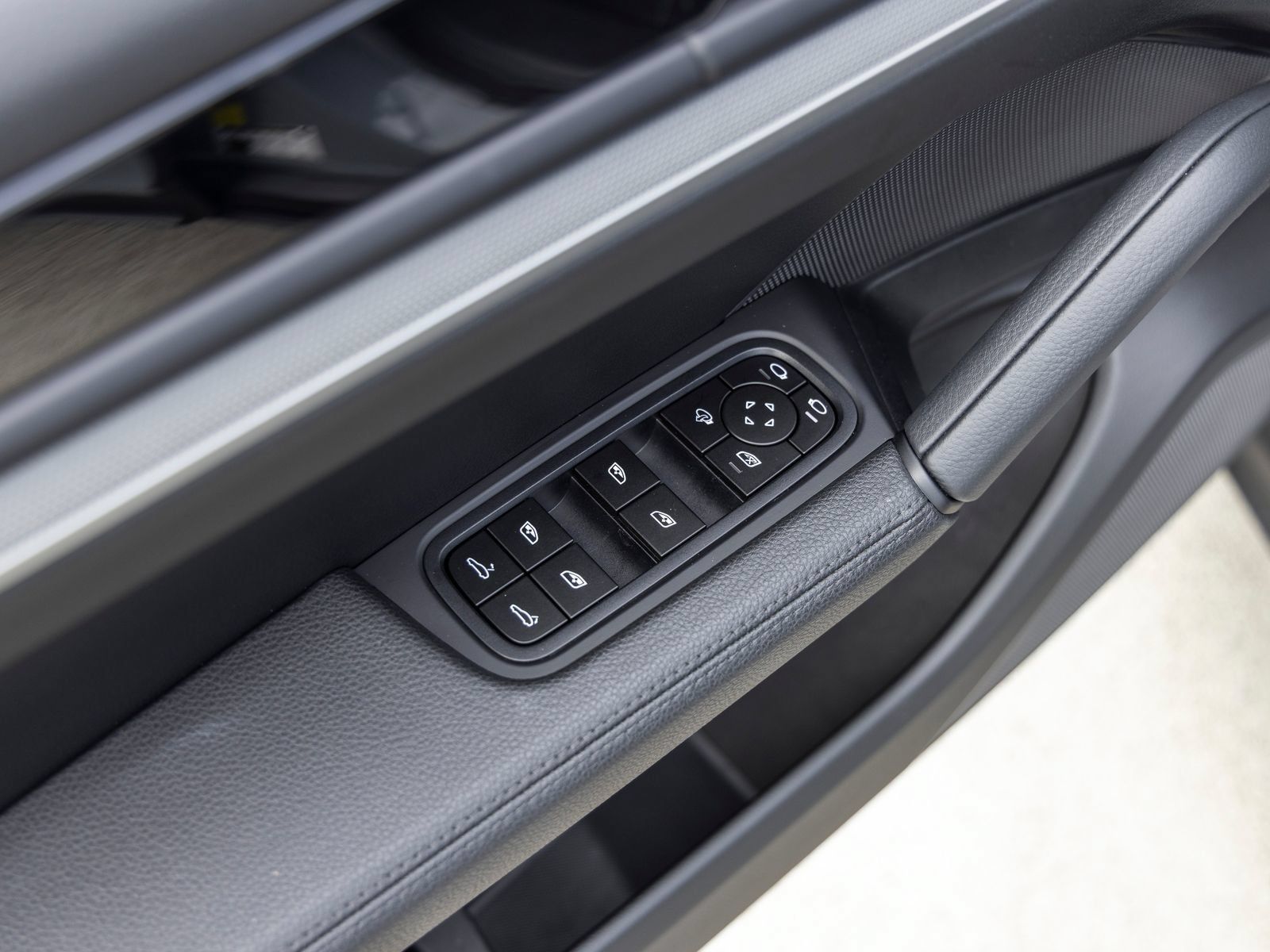 Certified 2026 Porsche Cayenne AWD/4WD image 27