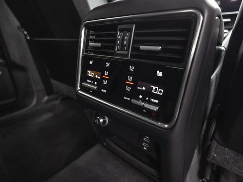 Used 2023 Porsche Cayenne Turbo S AWD/4WD image 37