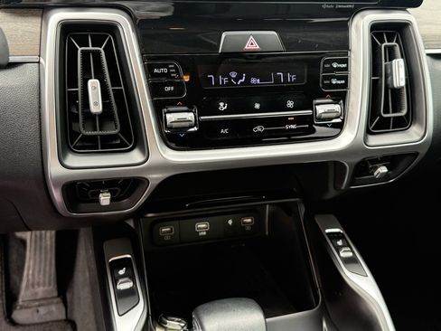 Used 2023 Kia Sorento EX image 24