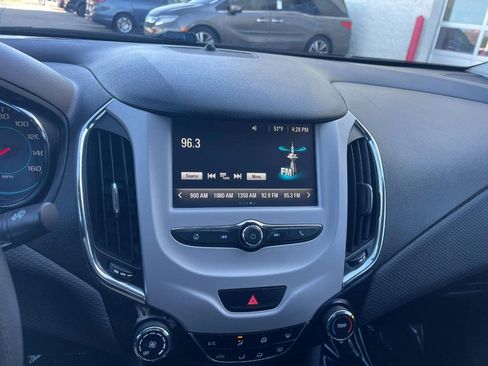 Used 2017 Chevrolet Cruze LS image 21