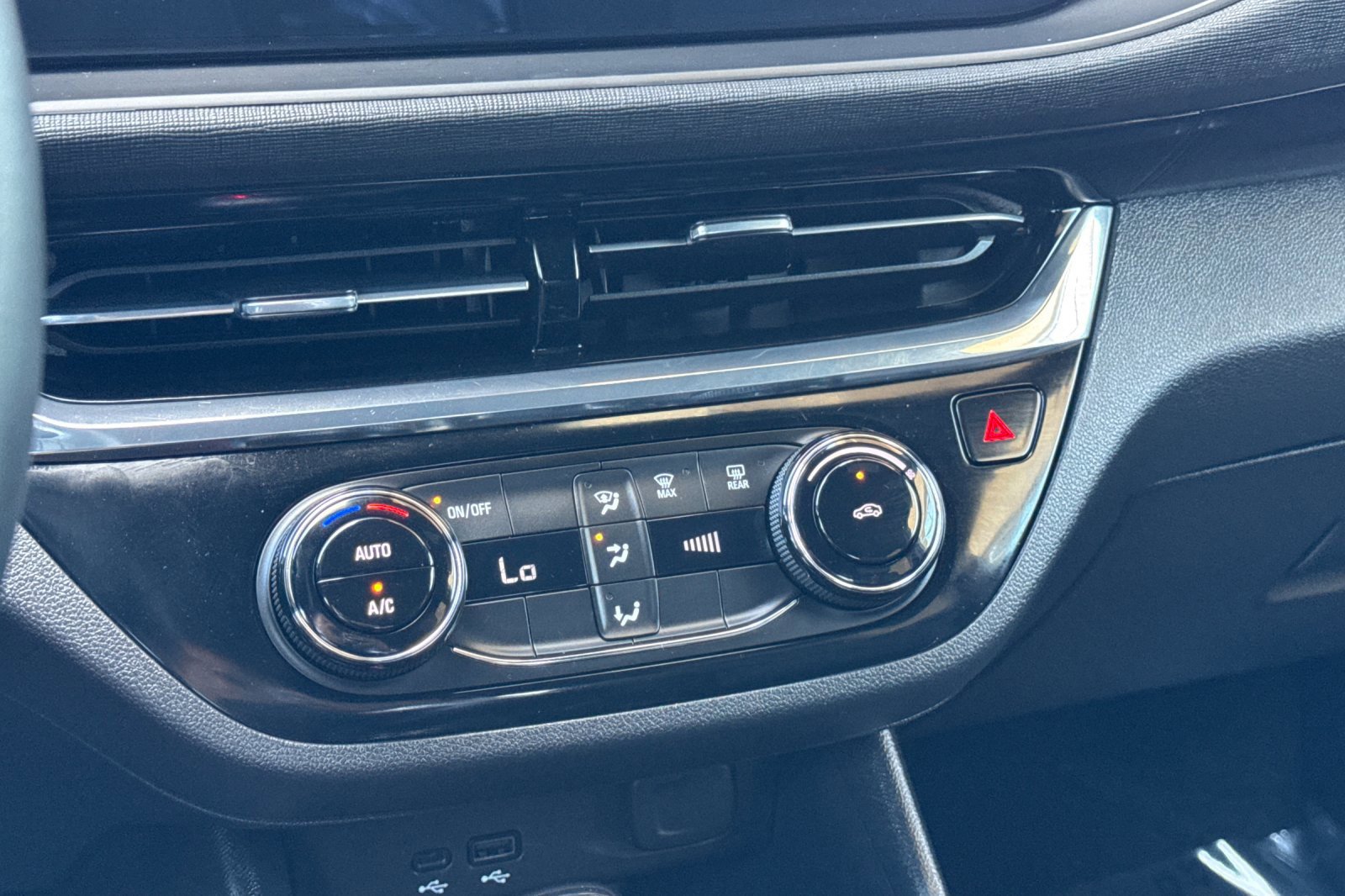 Used 2025 Buick Envista Sport Touring FWD image 21