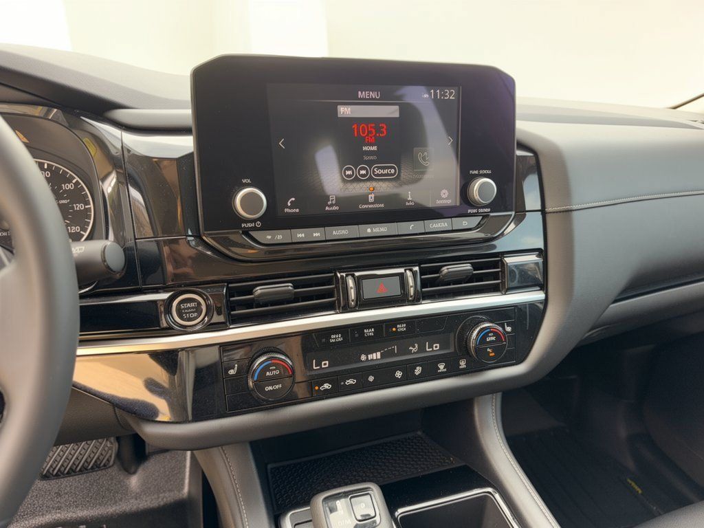 Used 2024 Nissan Pathfinder SV FWD image 22
