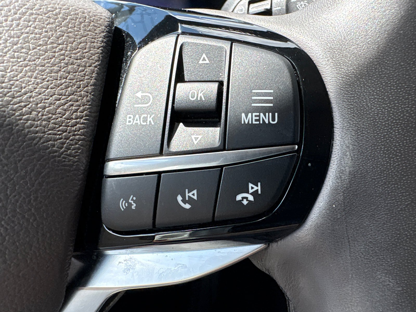 Used 2023 Ford Explorer Platinum w/ Technology Package AWD/4WD image 19