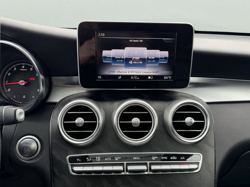 Used 2018 Mercedes-Benz GLC 300 4MATIC image 28