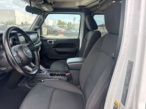 Used 2022 Jeep Gladiator Sport AWD/4WD image 9