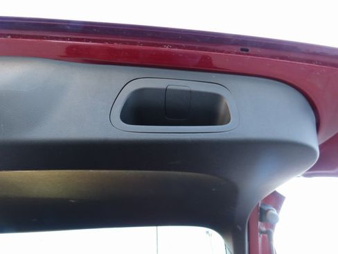 Used 2025 Chevrolet Trax LT w/ LT Convenience Package image 19