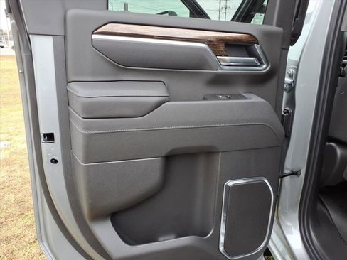 New 2026 GMC Sierra 3500 SLE w/ SLE Value Package image 17