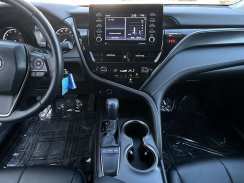 Used 2024 Toyota Camry SE image 16