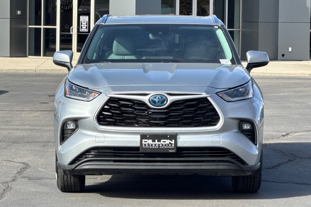 Used 2021 Toyota Highlander XLE AWD/4WD image 12