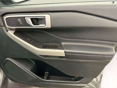 Used 2024 Ford Explorer XLT w/ Equipment Group 202A image 35