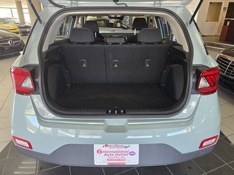 Used 2025 Hyundai Venue SEL FWD image 30