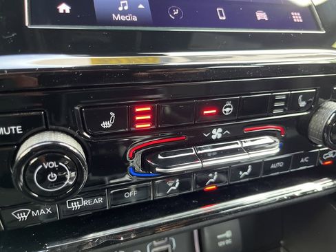 New 2025 Jeep Grand Cherokee L Altitude image 6