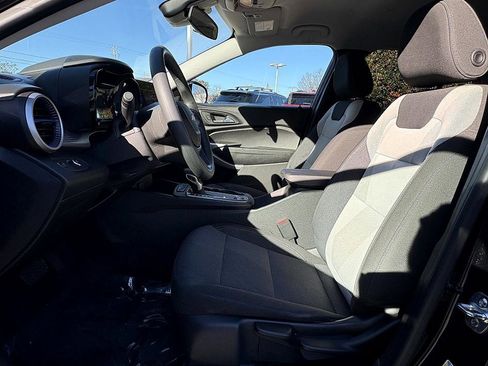 Certified 2025 Chevrolet Trax LS w/ LS Convenience Package image 9