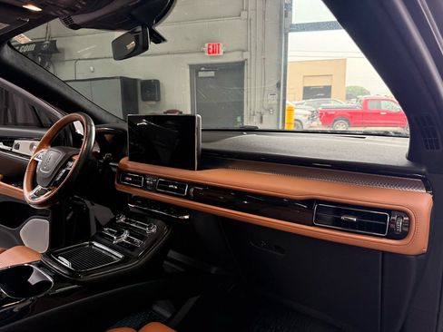 Used 2023 Lincoln Nautilus Black Label w/ Class II Trailer Tow Package AWD/4WD image 15