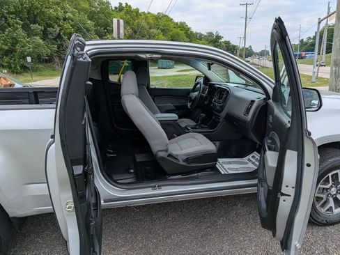 Used 2019 Chevrolet Colorado W/T RWD image 9