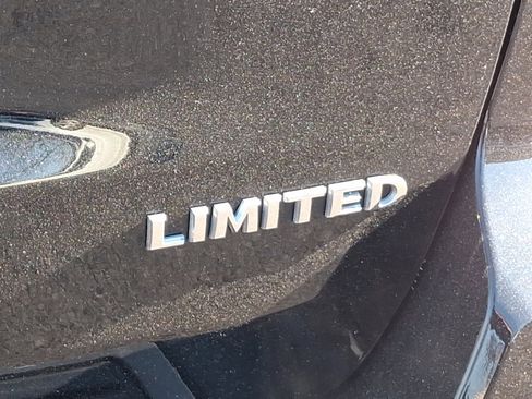 Used 2017 Jeep Grand Cherokee Limited image 32