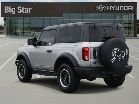 Used 2021 Ford Bronco Black Diamond image 3