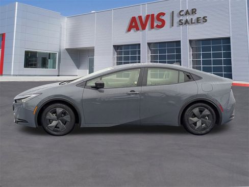 Used 2025 Toyota Prius LE image 2