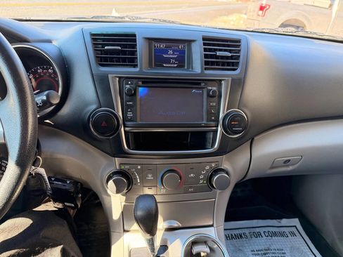 Used 2013 Toyota Highlander Plus image 12