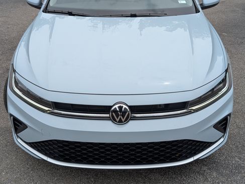 Used 2025 Volkswagen Jetta SE w/ Sunroof Package FWD image 12