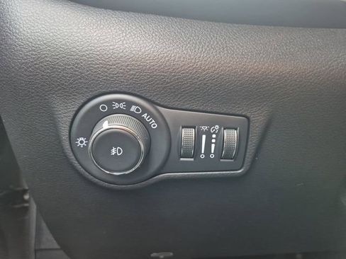 Used 2024 Jeep Compass Latitude w/ Sun and Sound Group AWD/4WD image 25