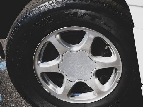 Used 2003 GMC Yukon Denali image 6