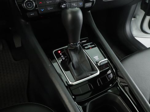 Used 2024 Jeep Compass Latitude w/ Sun and Sound Group image 17