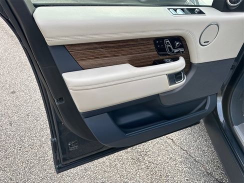 Used 2019 Land Rover Range Rover Long Wheelbase Supercharged image 10